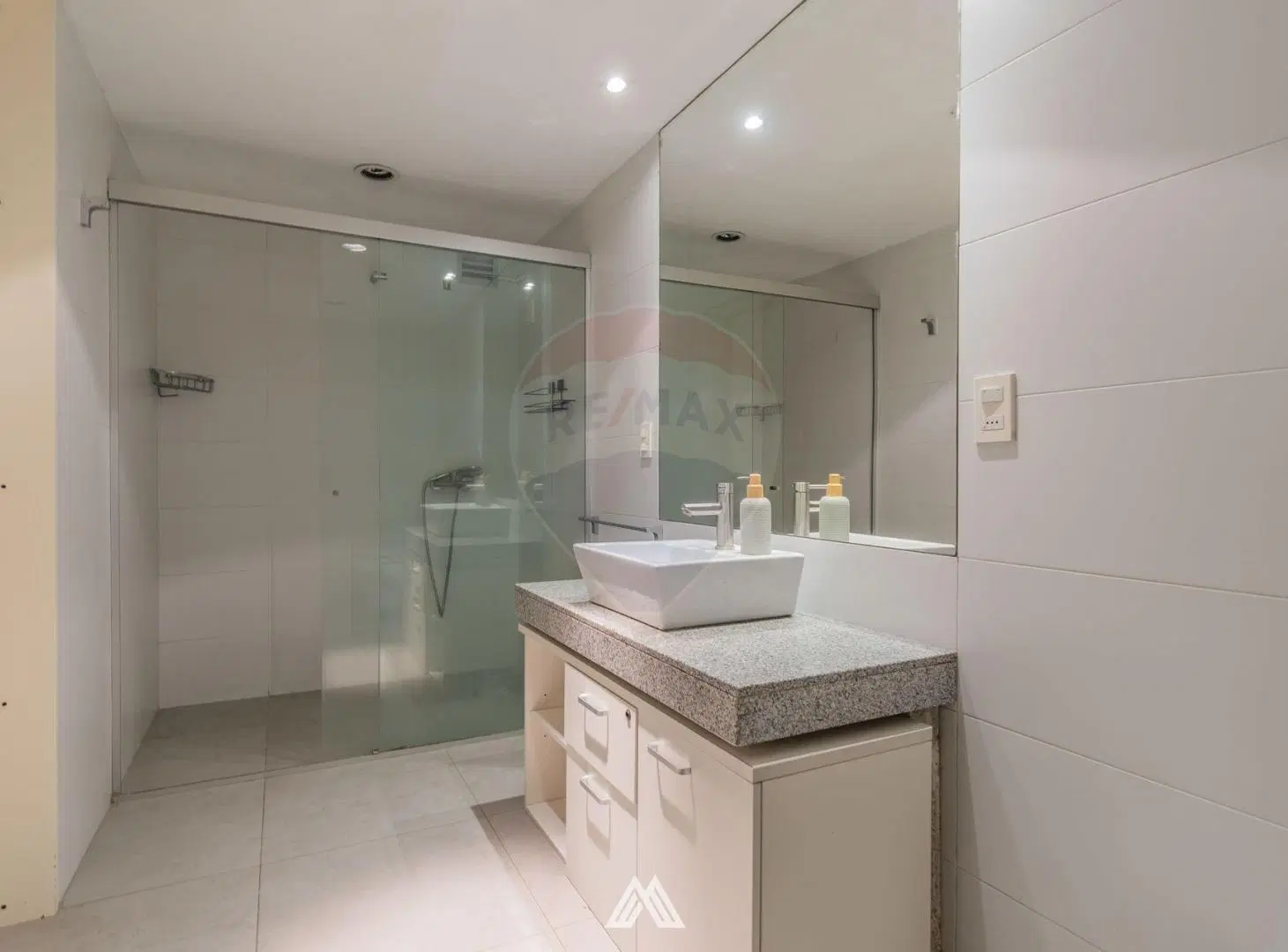 VENTA APTO TRIPLEX UN DORM 2 BAÑOS PARR. POCITOS 4