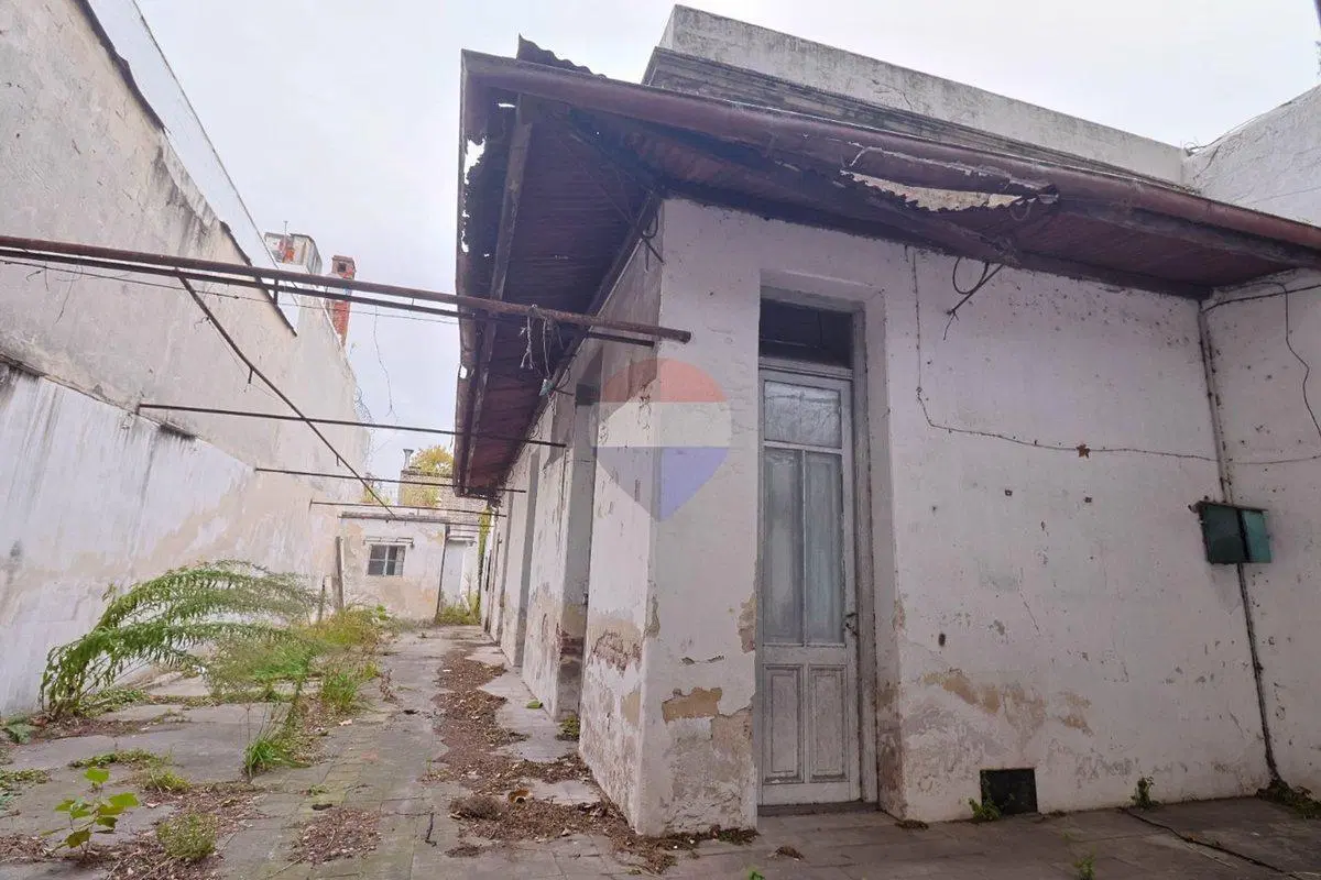 VENTA CASA A RECICLAR LA COMERCIAL 1