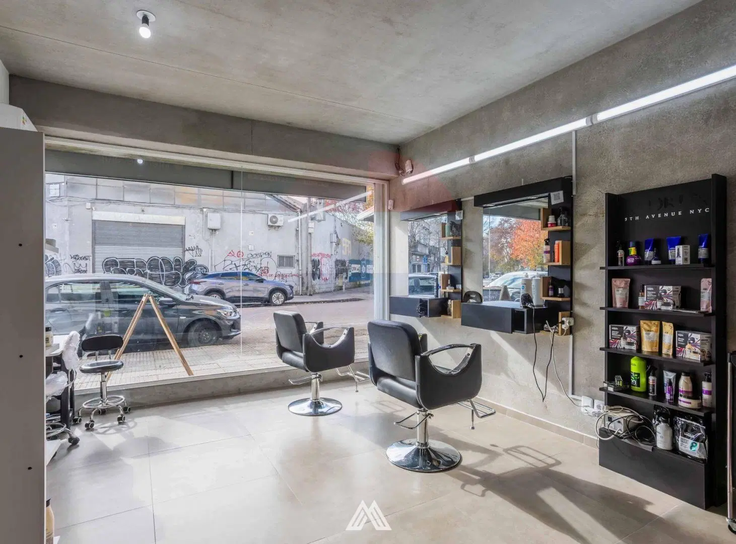 VENTA LOCAL COMERCIAL CON RENTA 6,5% TRES CRUCES 2