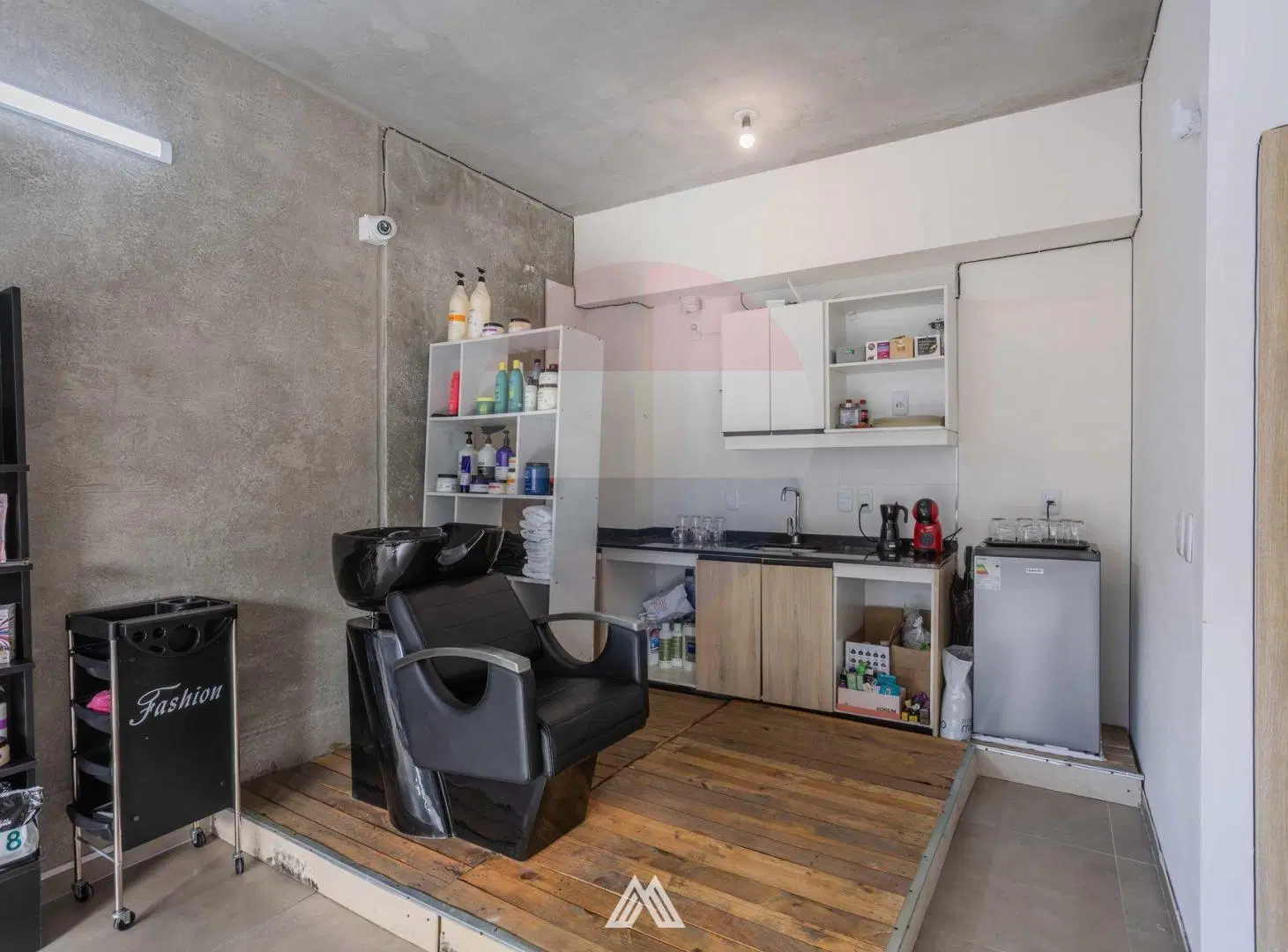 VENTA LOCAL COMERCIAL CON RENTA 6,5% TRES CRUCES 8
