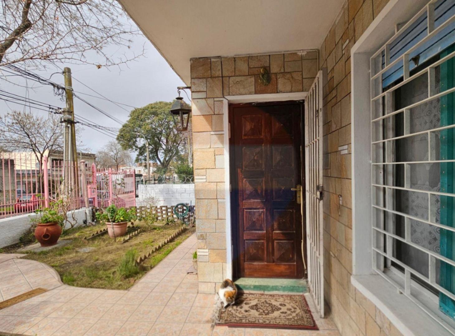 Foto de VENTA CASA CON APARTAMENTOS EN UN PADRÓN EN BUCEO, imagen 1