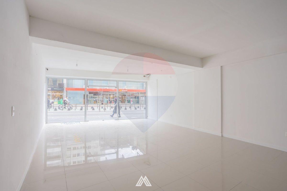 Foto de VENTA LOCAL COMERCIAL SOBRE 18 DE JULIO, CORDÓN, imagen 1