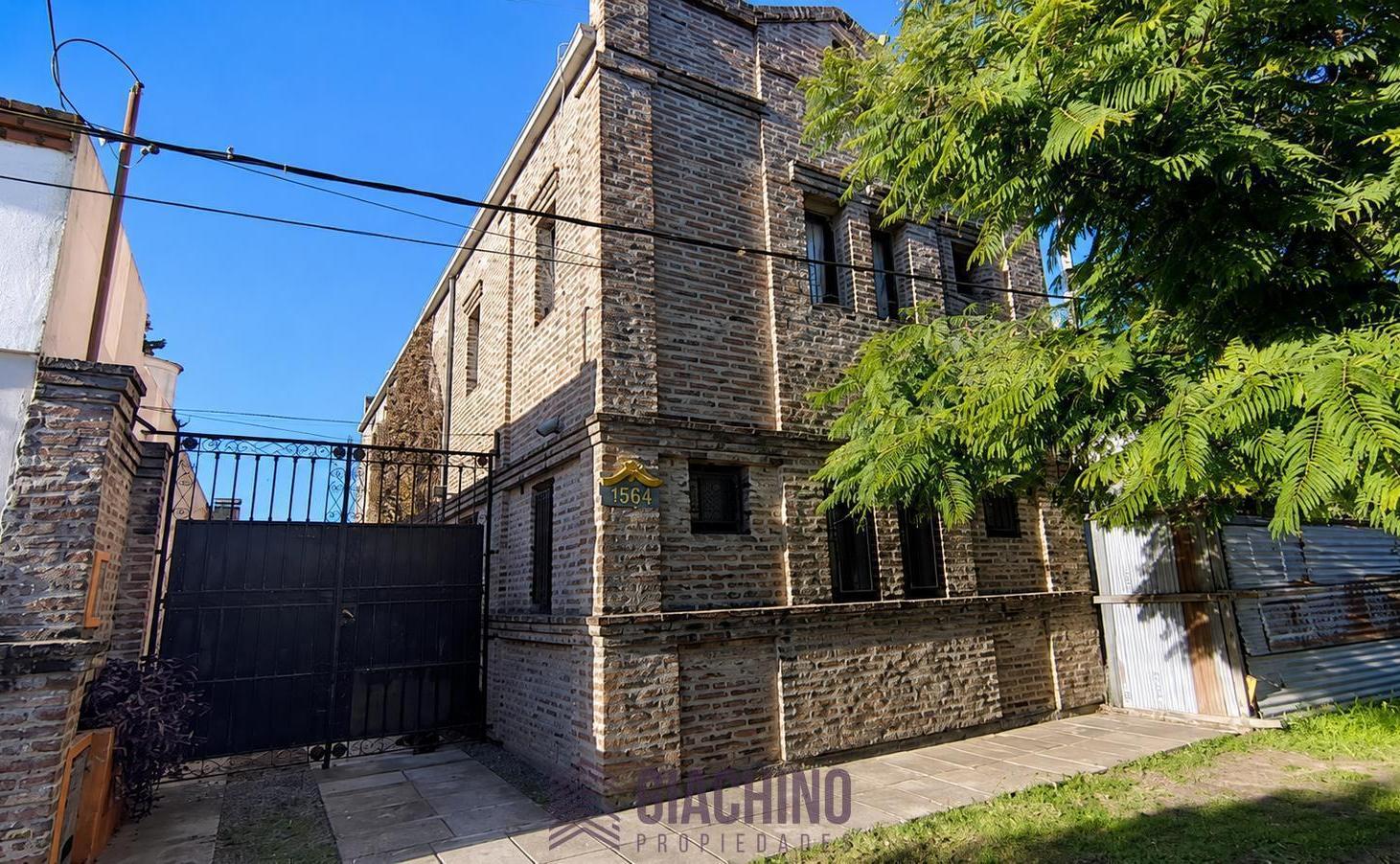 Foto de Casa en Venta en Los Hornos, imagen 2