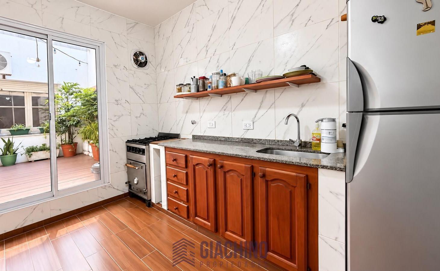Foto de PH en venta en La Plata de 3 dormitorios con Patio y parrilla, imagen 3
