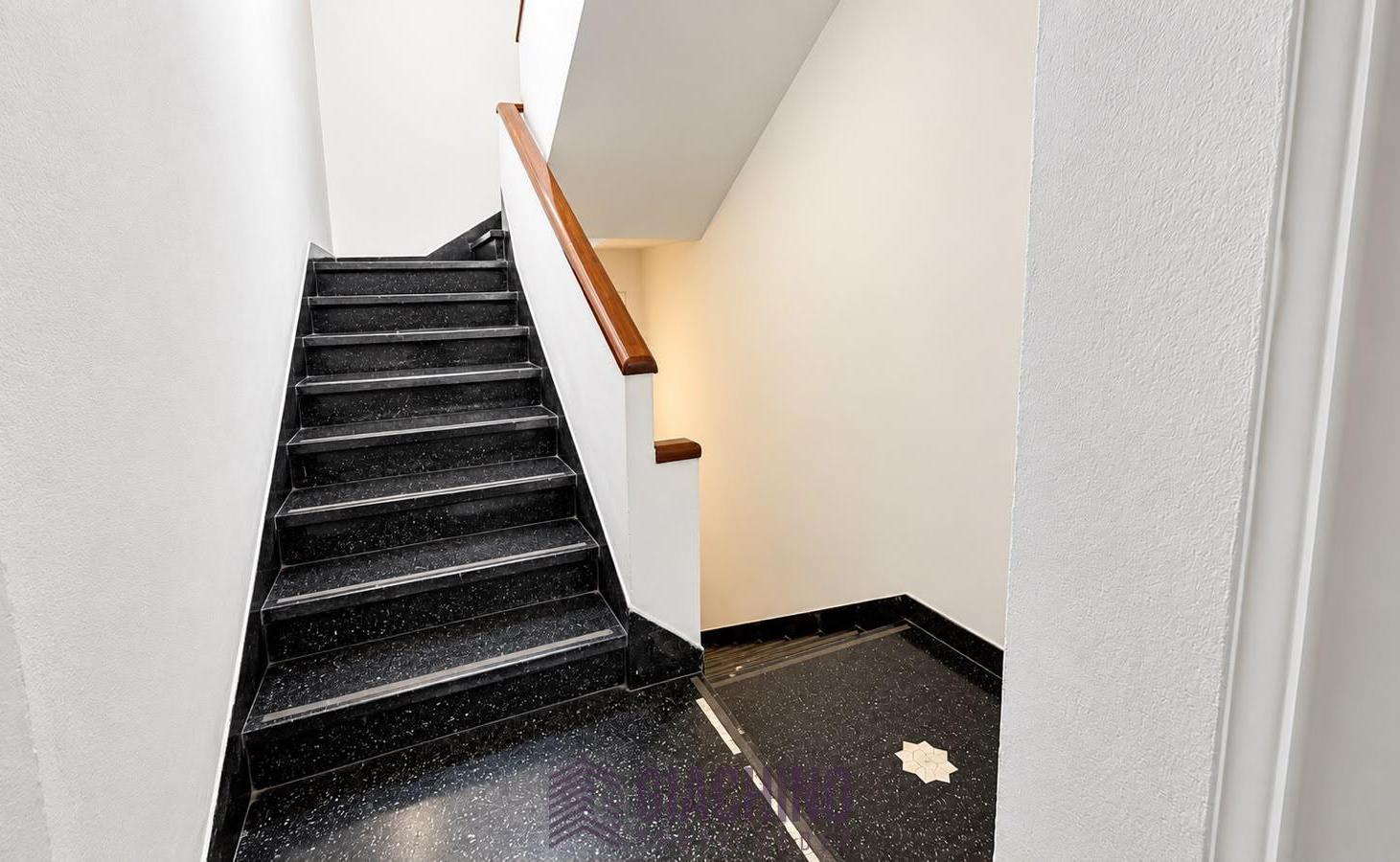 Foto de PH en venta en La Plata de 3 dormitorios con Patio y parrilla, imagen 2