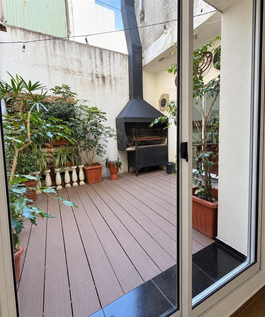Foto de Departamento de 3 dormitorios en venta en La Plata con patio y parrilla, imagen 1