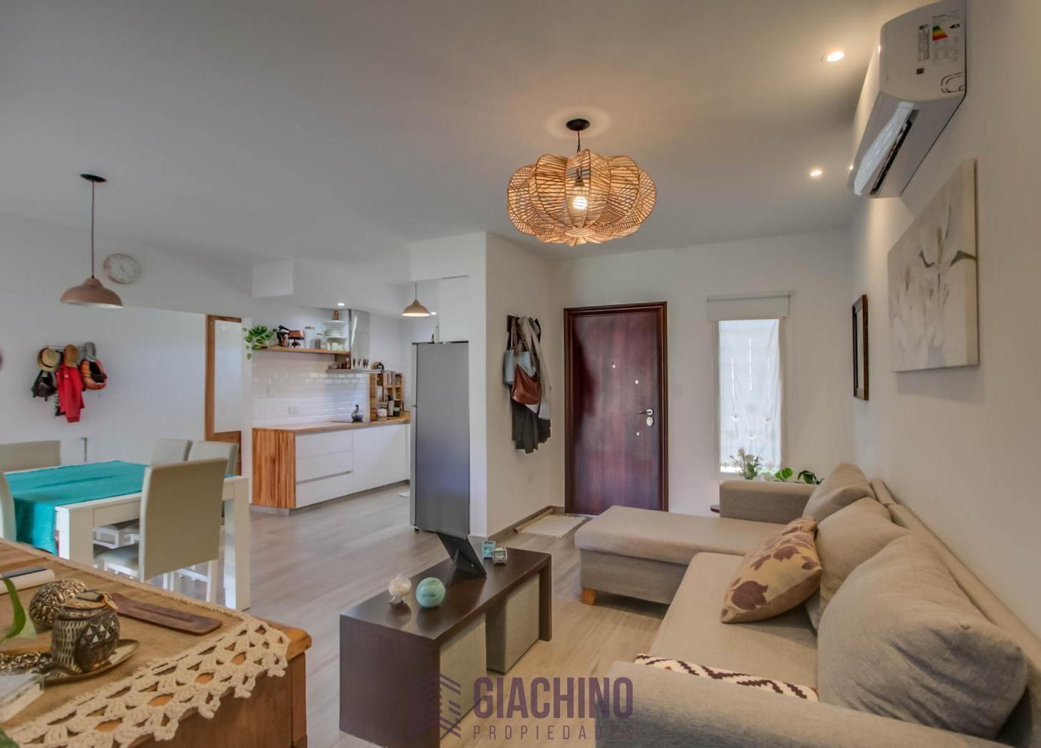 Foto de Casa en venta en Lisandro Olmos de 2 dormitorios con Pileta y cochera, imagen 4