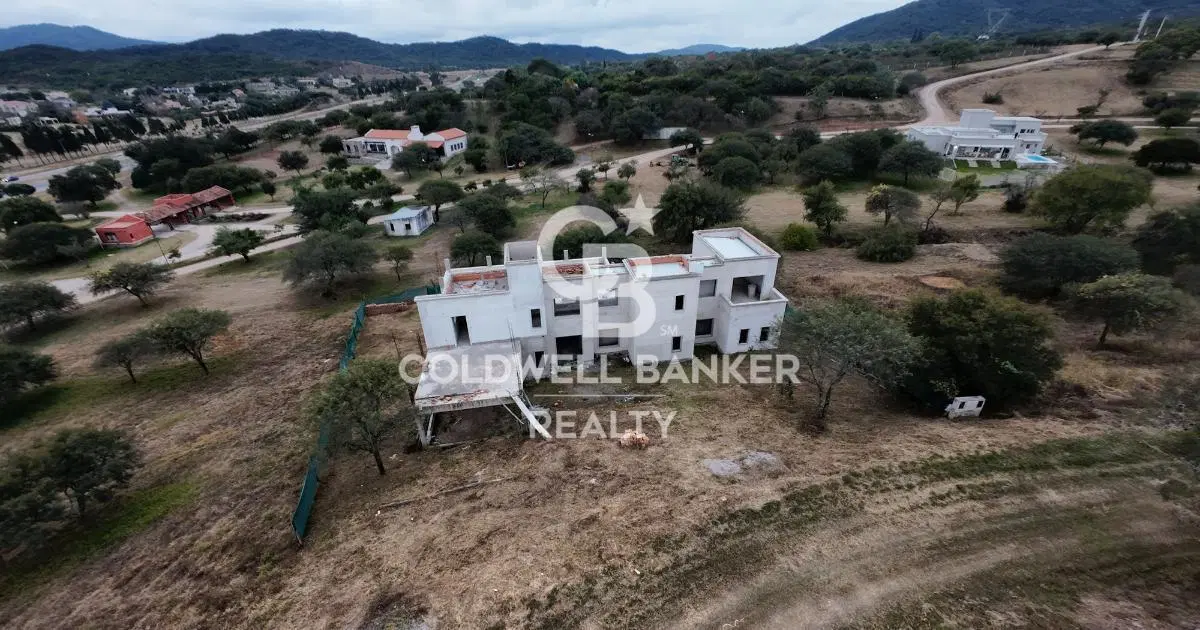 Oportunidad de inversion Casa a terminar  Barrio Las cañadas 3