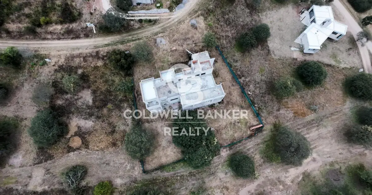 Oportunidad de inversion Casa a terminar  Barrio Las cañadas 5