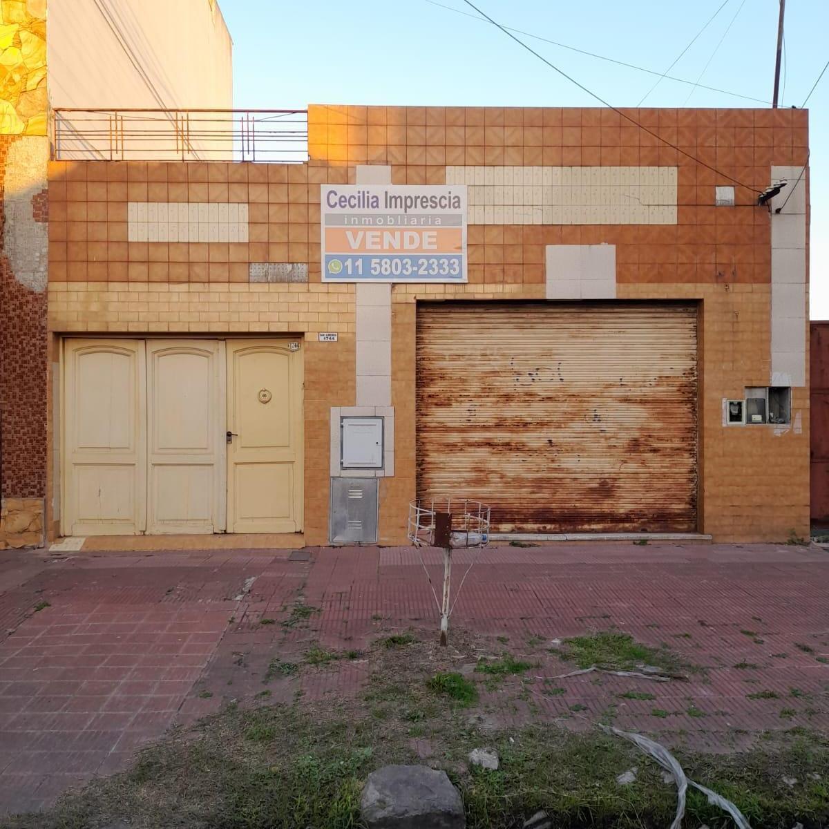 Casa a RECICLAR sobre lote de 353m2 con piscina.