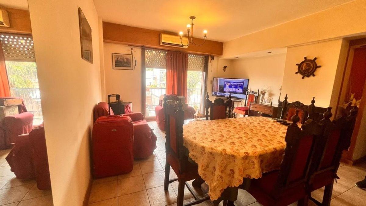 Foto de VENTA. DEPTO. DE 4 AMB CON BALCON, AL FRENTE. EXCELENTE UBICACION!, imagen 2