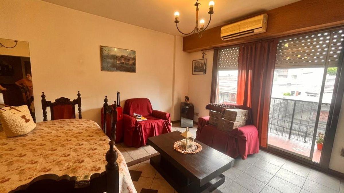 Foto de VENTA. DEPTO. DE 4 AMB CON BALCON, AL FRENTE. EXCELENTE UBICACION!, imagen 5