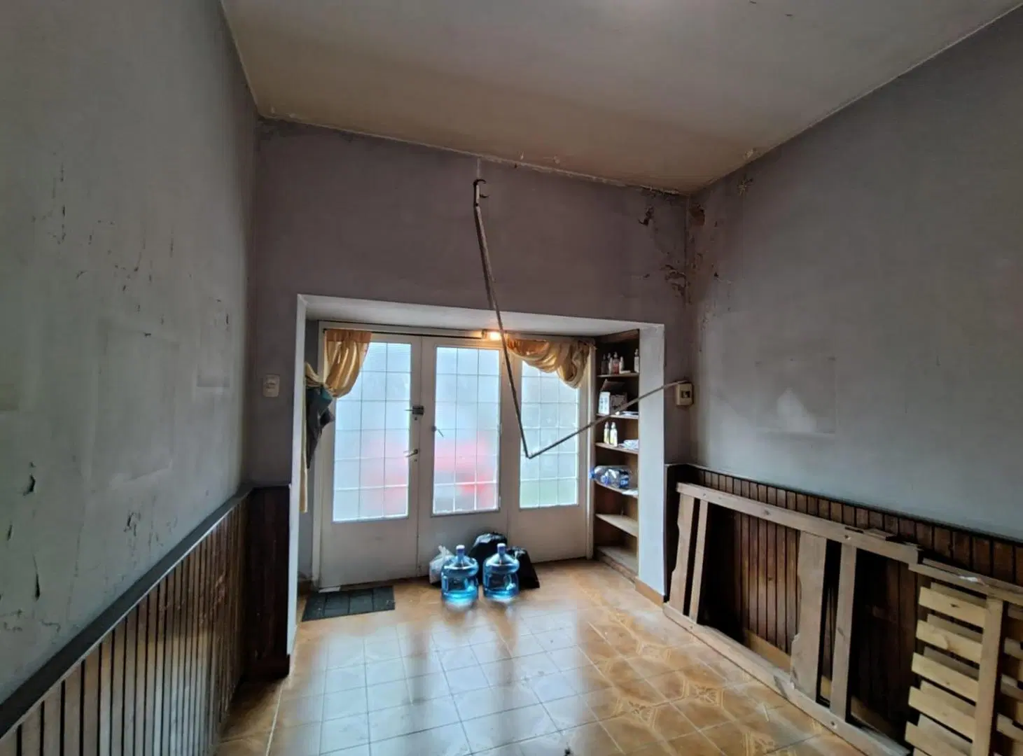 VENTA. CASA DE 4 AMB C/PATIO, QUINCHO, COCHERA Y TERRAZA. APTO CREDITO 5