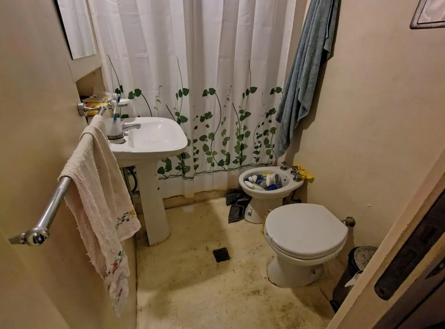 VENTA. CASA DE 4 AMB C/PATIO, QUINCHO, COCHERA Y TERRAZA. APTO CREDITO 5
