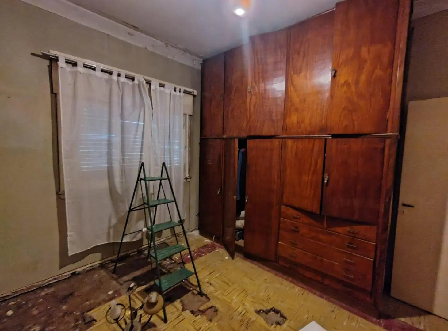 VENTA. CASA DE 4 AMB C/PATIO, QUINCHO, COCHERA Y TERRAZA. APTO CREDITO 3