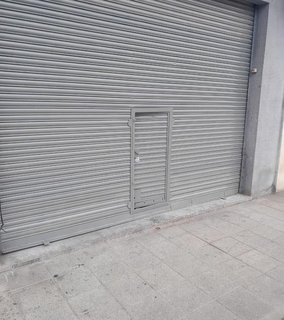ALQUILER. AMPLIO LOCAL APTO VARIOS DESTINOS A PASOS DE AAV. EV PERON