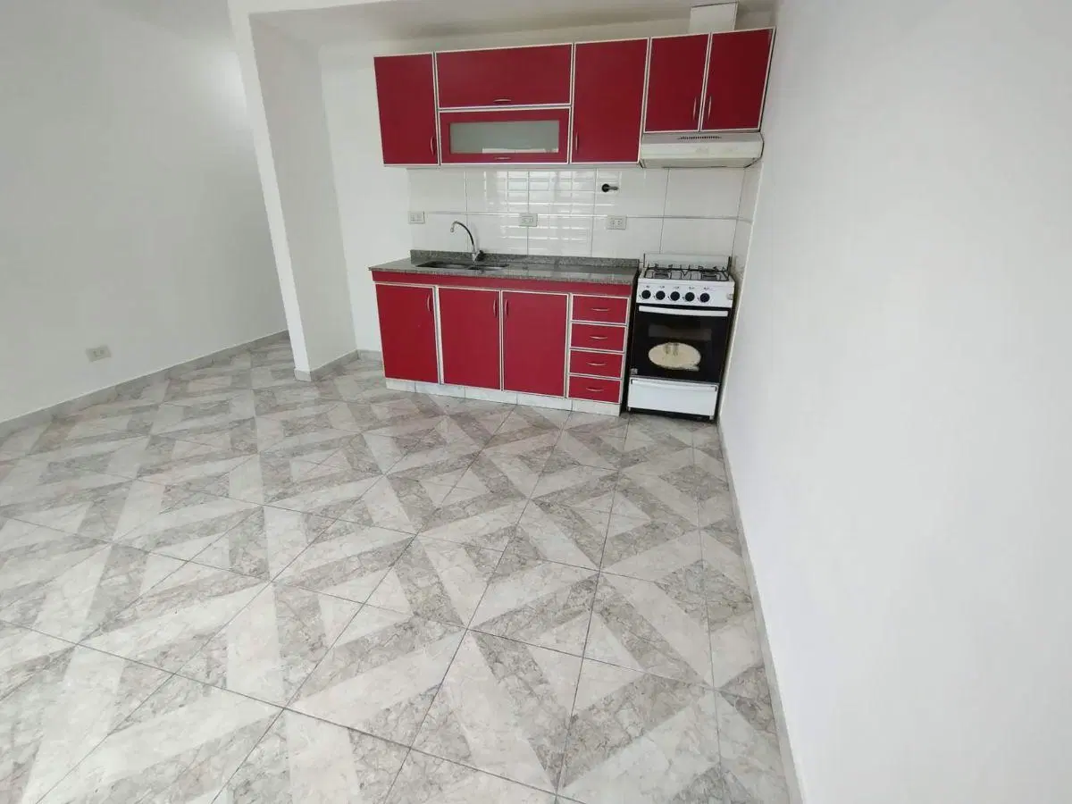 ALQUILER. PH EN PRIMER PISO, 2 AMB AL FRENTE CON BALCON S/AVENIDA 4