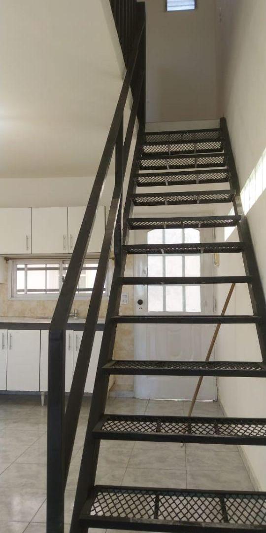 ALQUILER. PH DE 2 AMB EN DUPLEX, PRIMER PISO POR ESCALERA S/AV. 9 DE JULIO