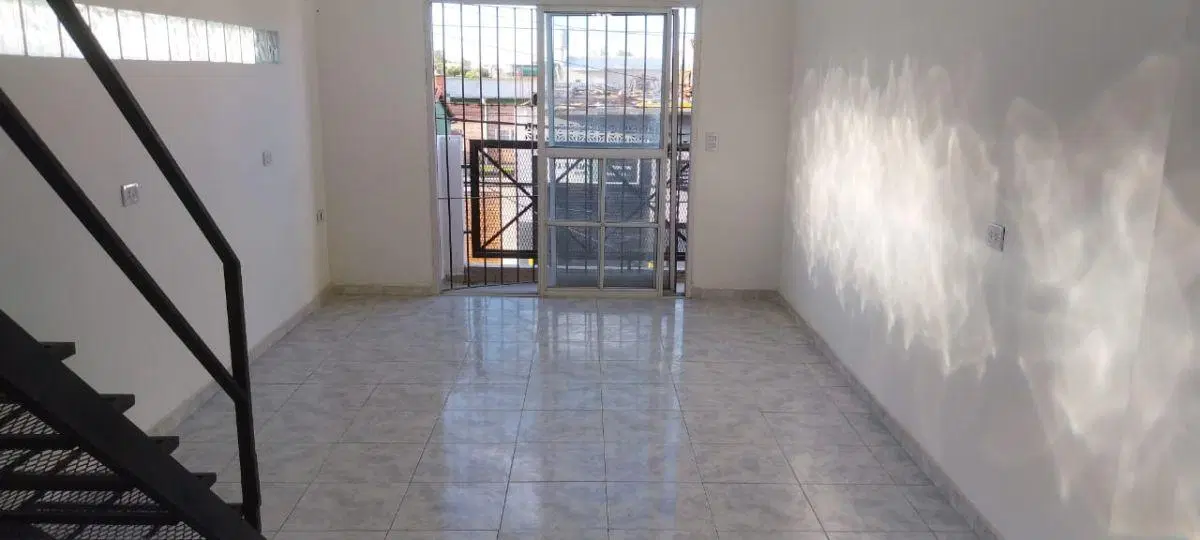 ALQUILER. PH DE 2 AMB EN DUPLEX, PRIMER PISO POR ESCALERA S/AV. 9 DE JULIO 5