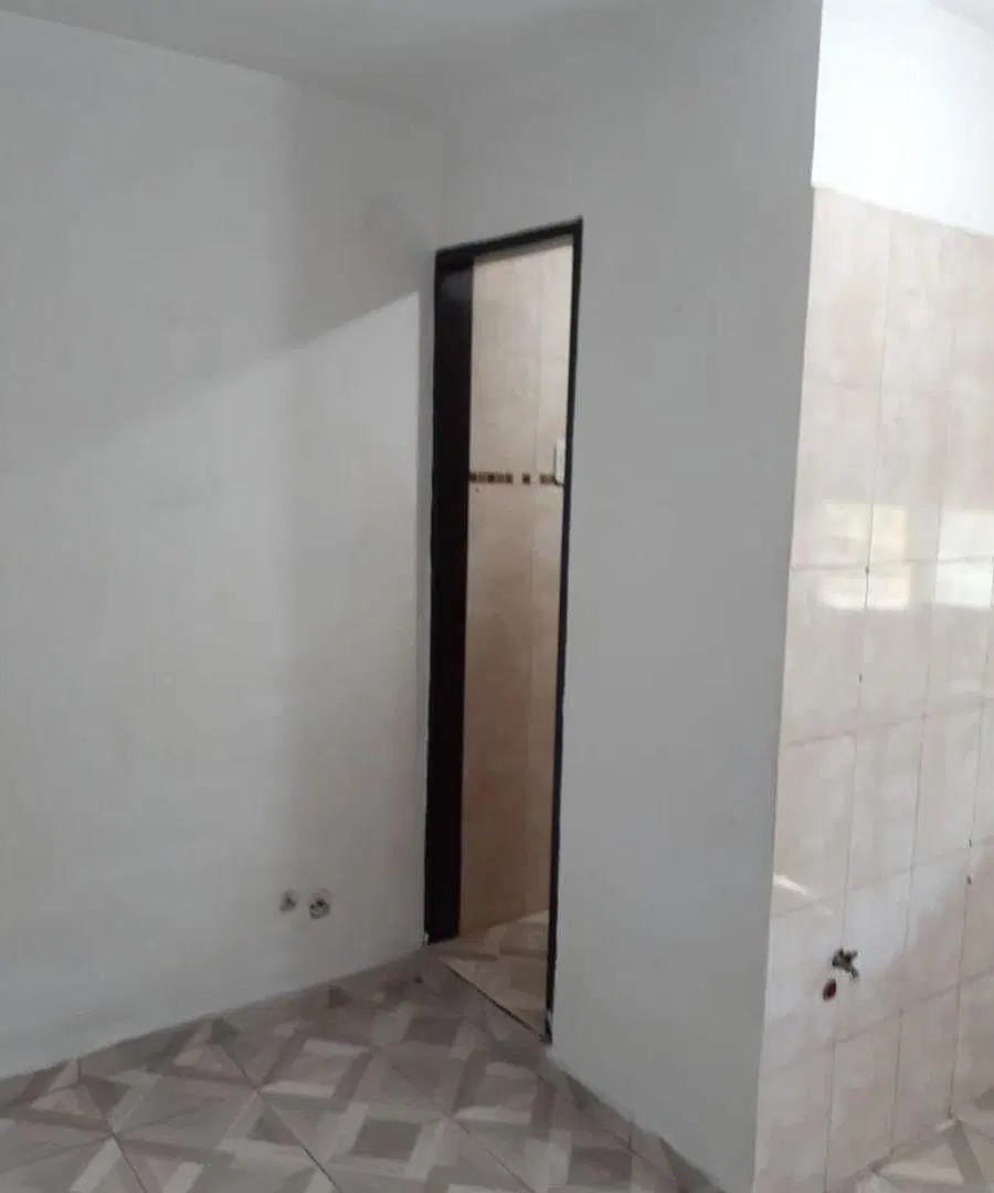 ALQUILER. PH DE 2 AMB EN 1° PISO X ESCALERA S/ AVENIDA. S/EXPENSAS 2