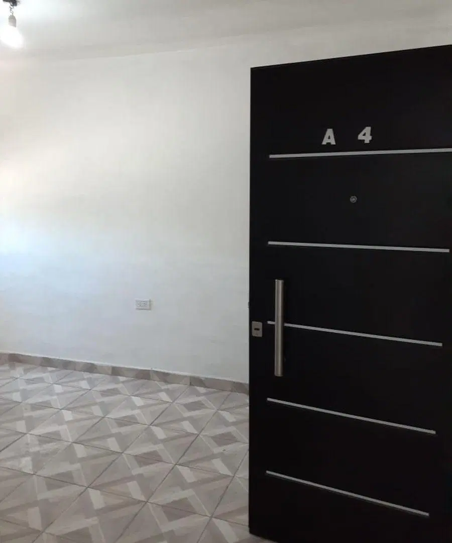 ALQUILER. PH DE 2 AMB EN 1° PISO X ESCALERA S/ AVENIDA. S/EXPENSAS 5