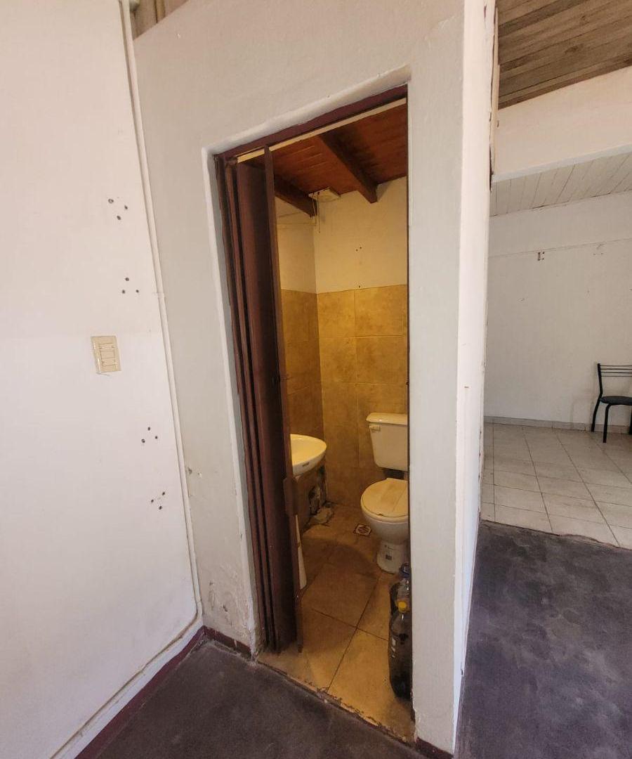Foto de VENTA EN BLOCK. UN LOCAL Y DOS DEPARTAMENTOS SOBRE AVENIDA, imagen 5