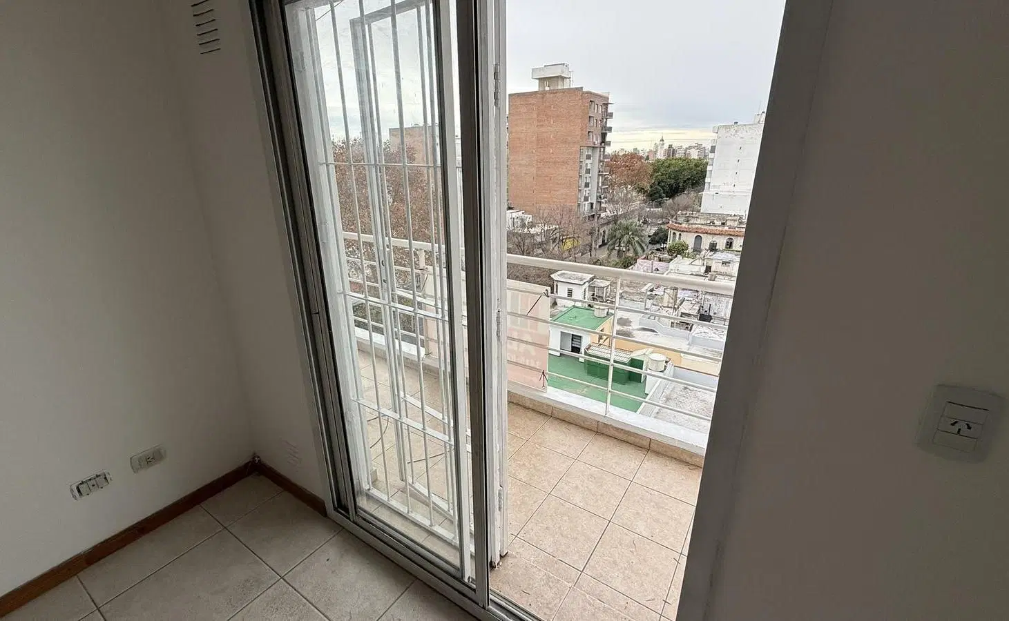 Departamento en Luis Agote 5