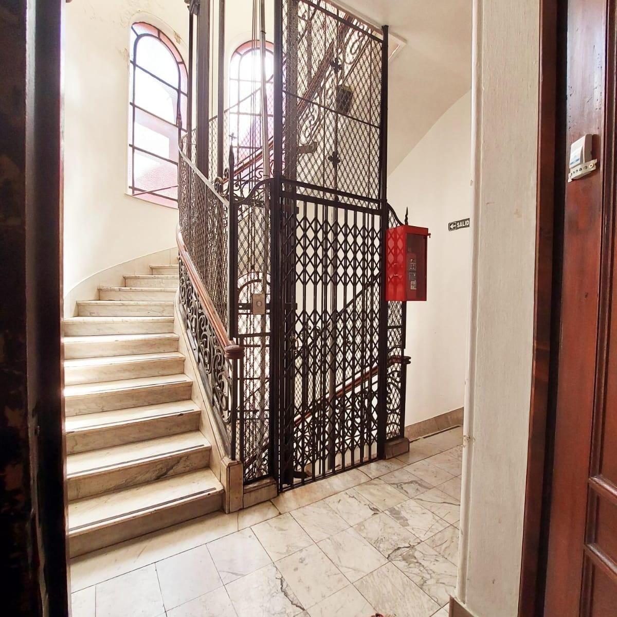 Venta - Semipiso con Amplia Terraza - Ideal Hostel – Monserrat 1