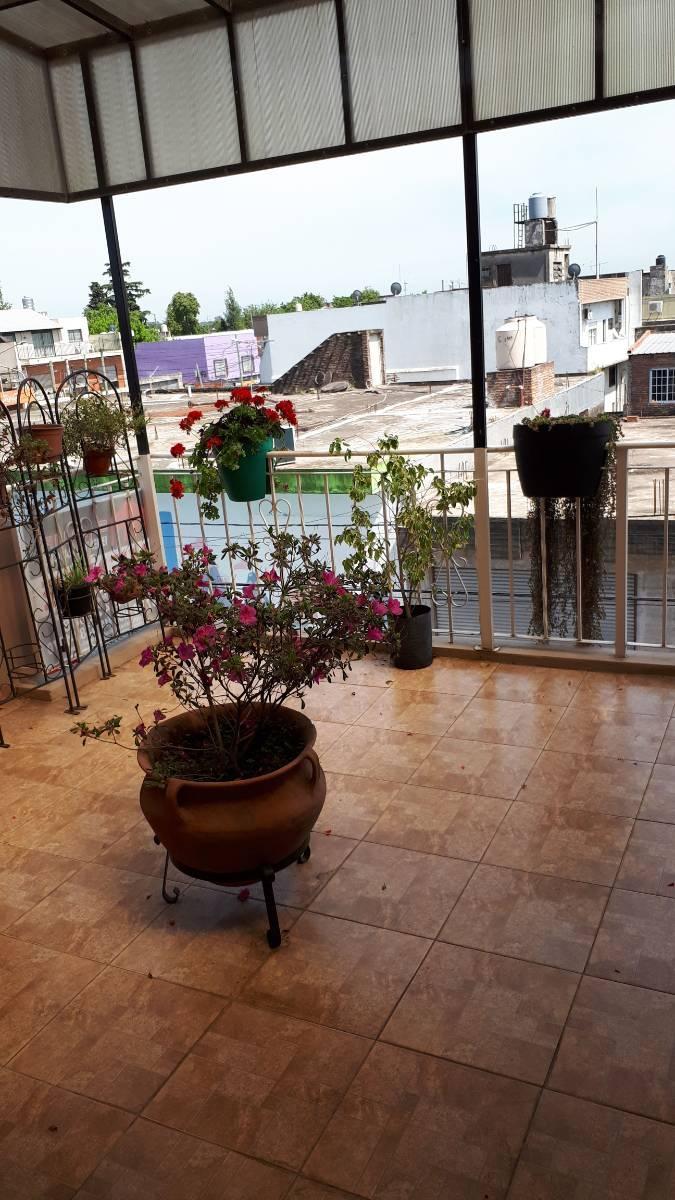 Foto de Casa con local comercial en Gonzalez Catan, imagen 3