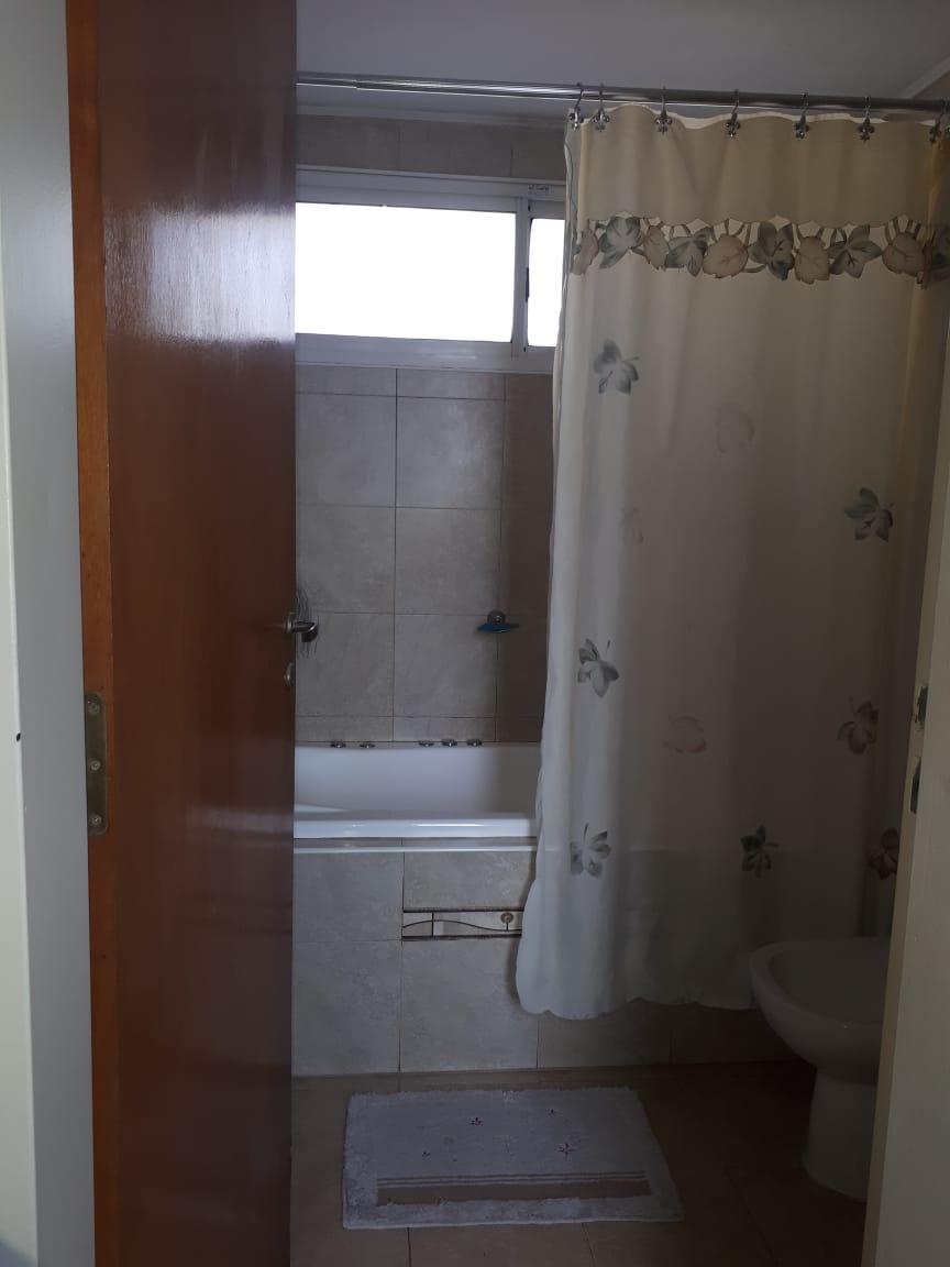 Foto de Casa 4 Ambientes Sobre 2 Terrenos - Gonzalez Catan, imagen 2