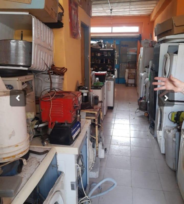 CASA 4 AMBIENTES CON 4 LOCALES EN VENTA