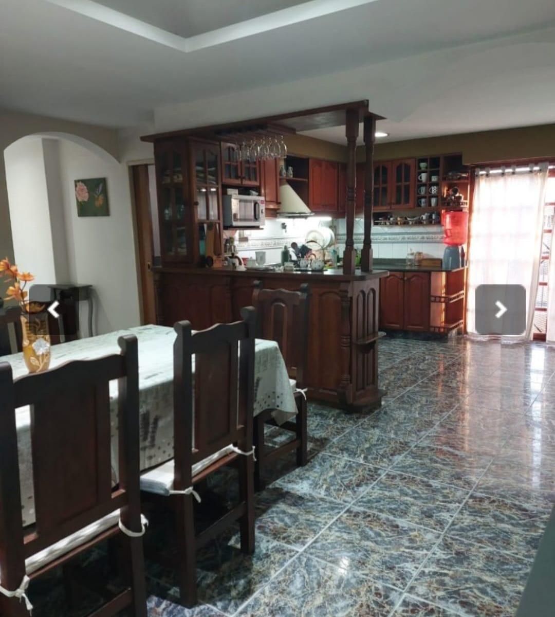CASA CON IMPORTANTE LOCAL, EN GONZÁLEZ CATÁN