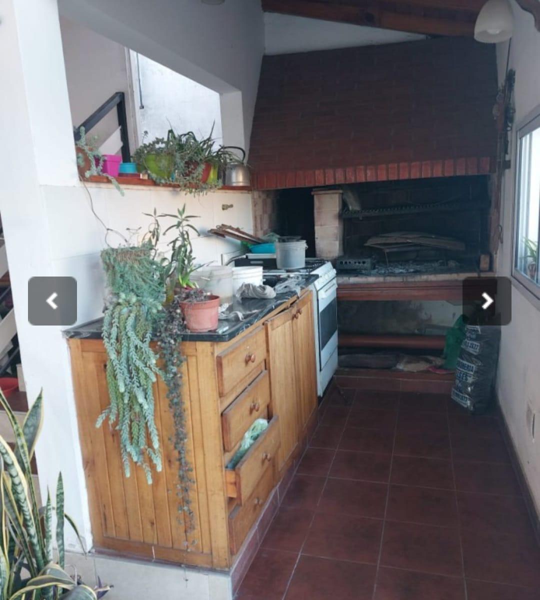 Foto de CASA CON IMPORTANTE LOCAL, EN GONZÁLEZ CATÁN, imagen 4