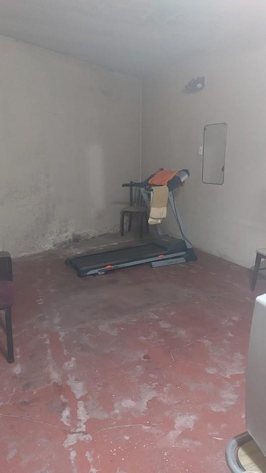 Propiedad Multifamiliar, Dos Locales, un Departamento y Una Casa en Planta Alta 5