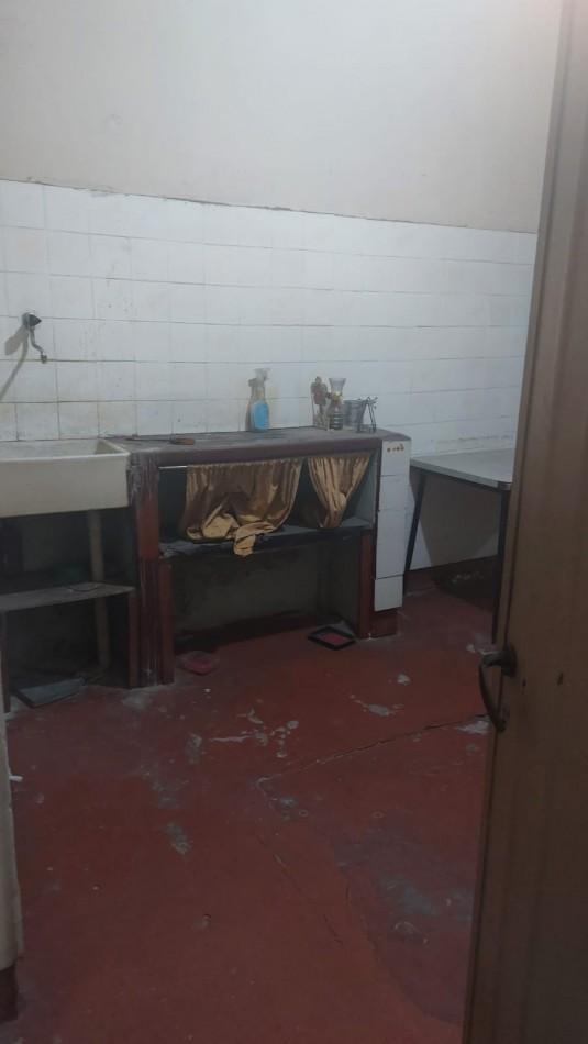 Propiedad Multifamiliar, Dos Locales, un Departamento y Una Casa en Planta Alta 4