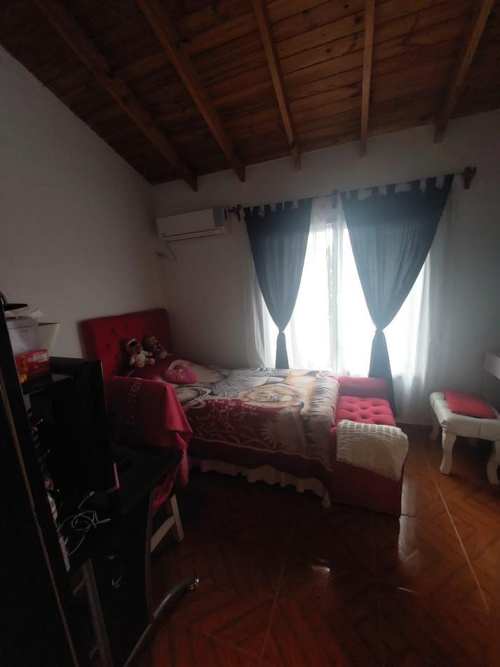 Importante Propiedad Multifamilir: Amplio Salon, Casa en Primer Piso y Departamento Al Fondo 3