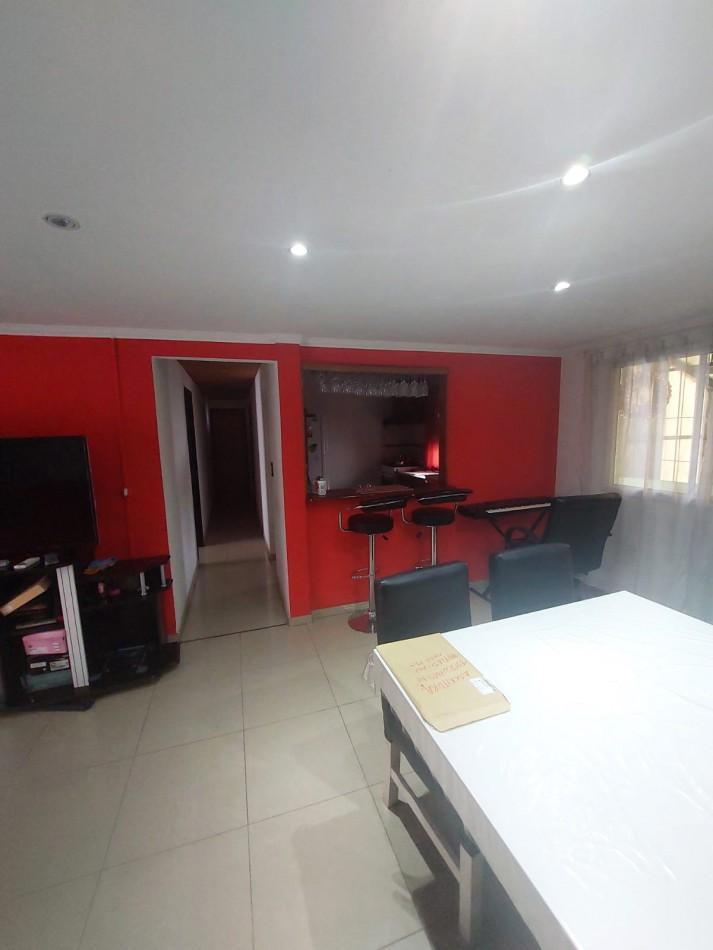Importante Propiedad Multifamilir: Amplio Salon, Casa en Primer Piso y Departamento Al Fondo 4