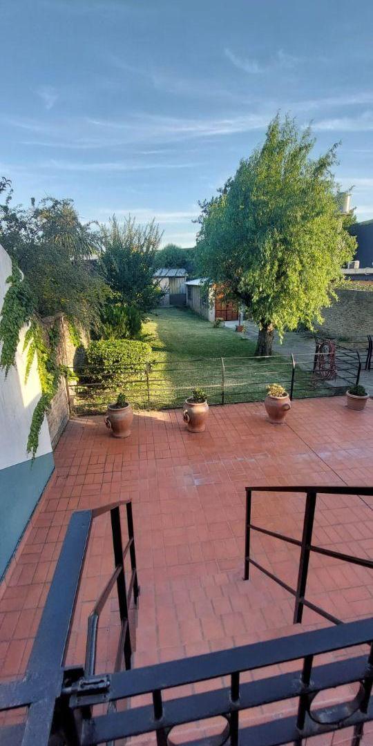 Foto de IMPORTANTE CASA EN GONZÁLEZ CATÁN, imagen 2