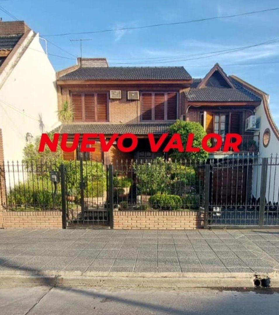 IMPORTANTE CASA EN GONZÁLEZ CATÁN