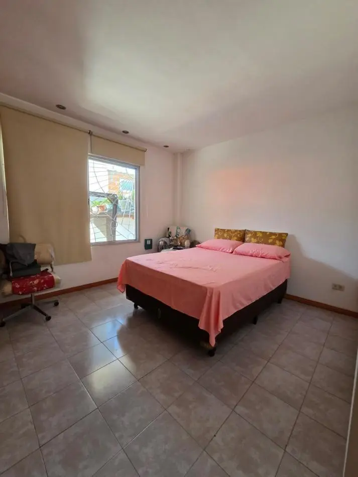 VENTA CASA MULTIFAMILIAR Y  LOCAL COMERCIAL  EN GONZALEZ CATAN 4