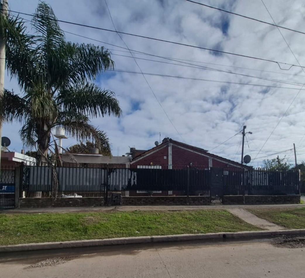 EXCELENTE CASA EN GONZALEZ CATAN