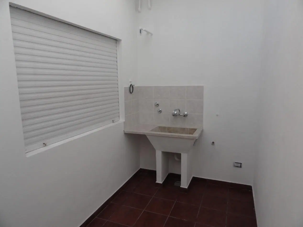 VENTA CASA CON LOCAL - GONZALEZ CATAN 4