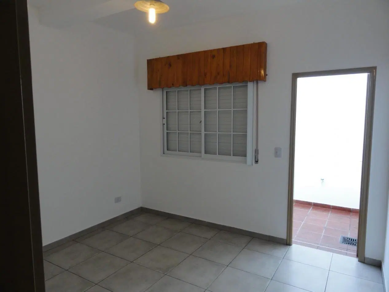 VENTA CASA CON LOCAL - GONZALEZ CATAN 8