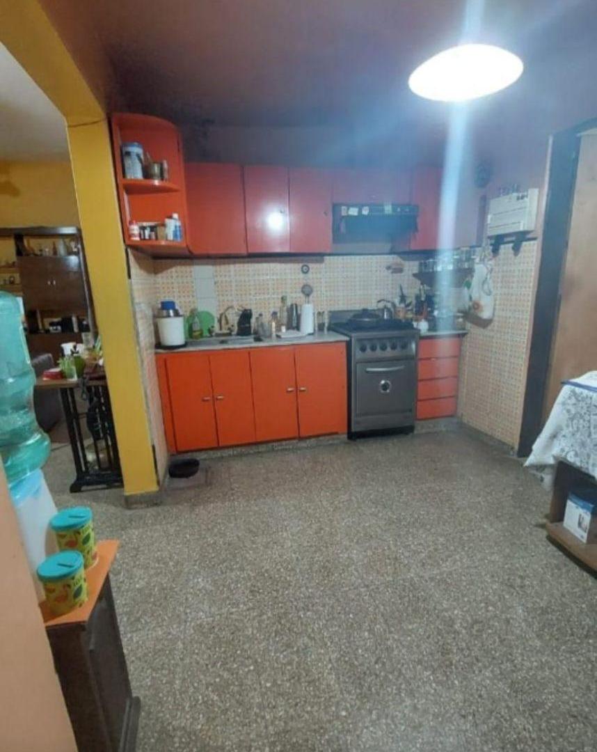 Foto de CASA CON DEPARTAMENTOS EN GONZÁLEZ CATÁN, imagen 5