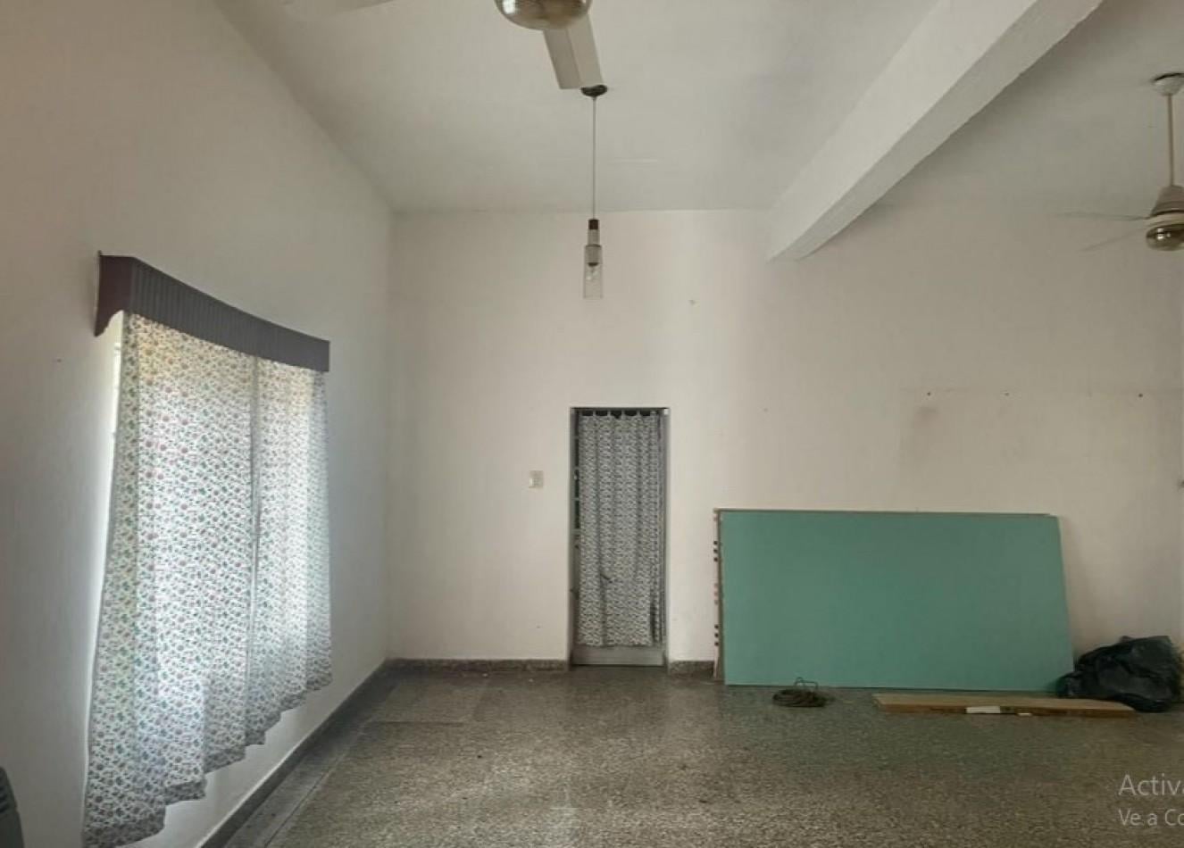 Foto de CASA EN VENTA 4 AMBIENTES - CENTRO DE GONZALEZ CATAN, imagen 2