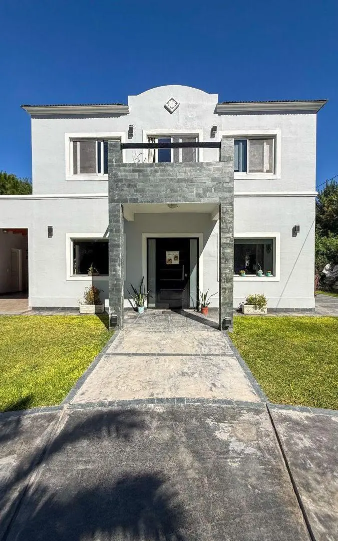 CASA EN VENTA BARRIO PARQUE LAS NACIONES 1