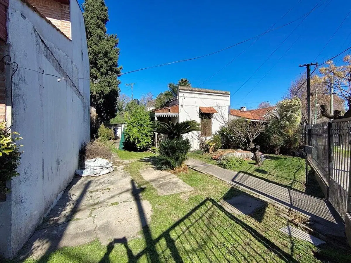 CASA ANTIGUA A RECICLAR EN VENTA – EXCELENTE UBICACIÓN EN BURZACO 5