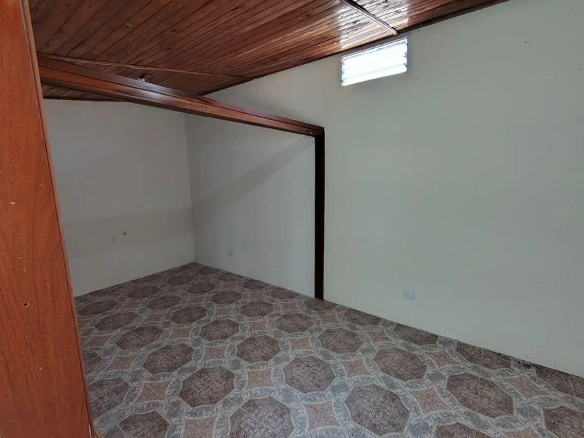 DEPTO. EN ALQUILER TIPO PH EN BURZACO 5