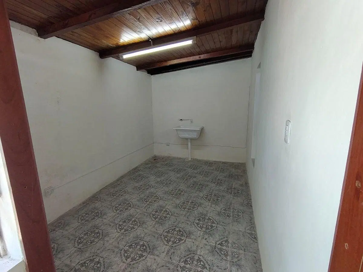 DEPTO. EN ALQUILER TIPO PH EN BURZACO 1