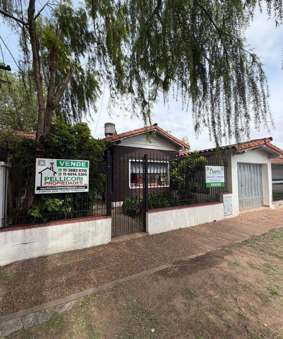 Foto de Casa 4 ambientes en venta con departamento de 2 ambientes al fondo, imagen 1